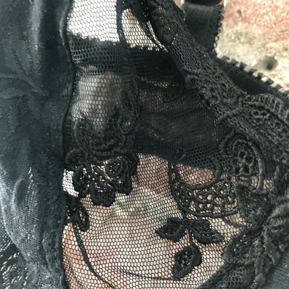 Ralph Lauren… black lace bra 34C - Picture 6 of 13